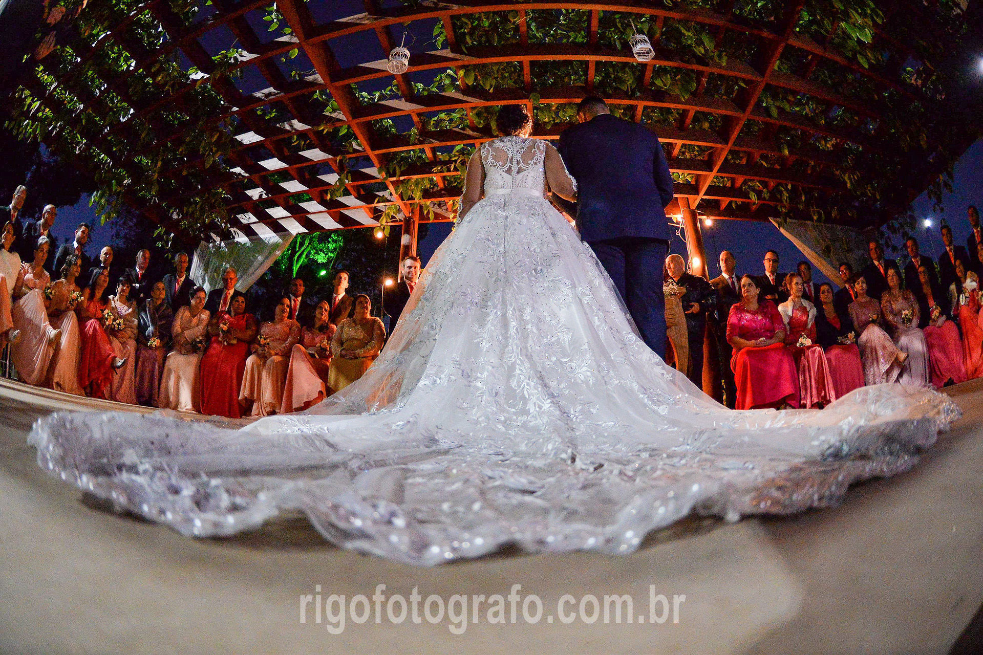 Foto Casamento à noite no campo Foto Casamento à noite no campo - Imagem 4